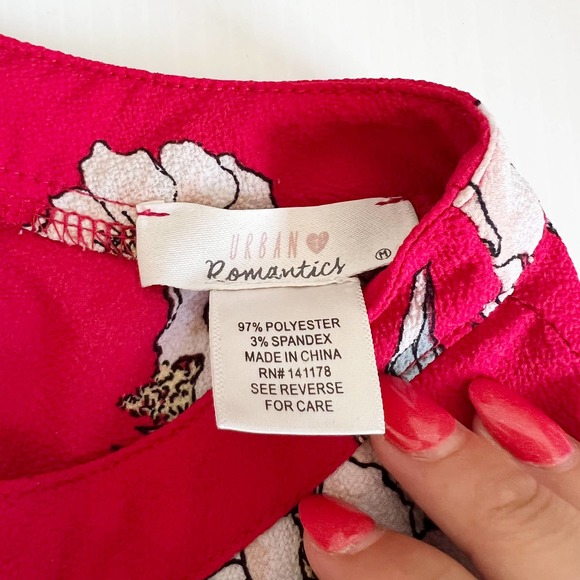 Urban Romantics Red Floral Print Keyhole Bell Sleeve Blouse Womens Size Medium M - Picture 5 of 7